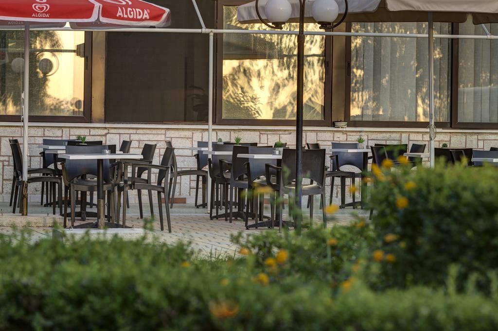 Delfini Hotel Patras Exterior foto